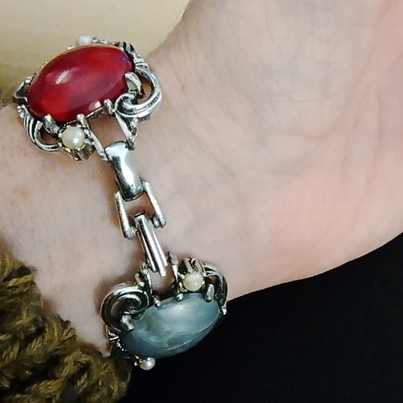 Elegant Multi-Color Stone Bracelet - Picture 8 of 16